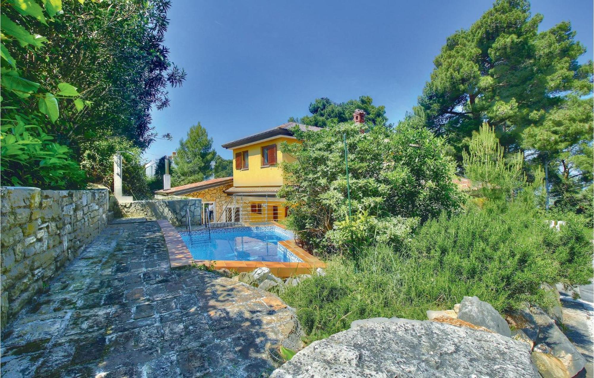 3 Bedroom Gorgeous Home In Буйе Экстерьер фото